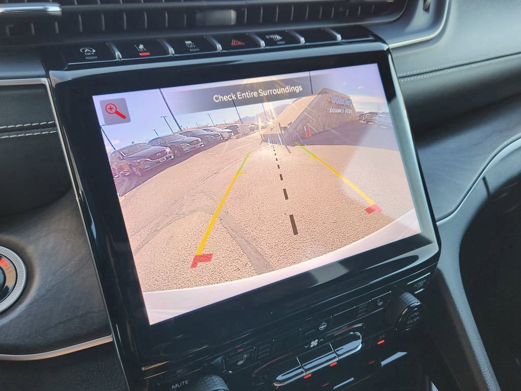 Used 2024 Jeep Grand Cherokee Limited image 8