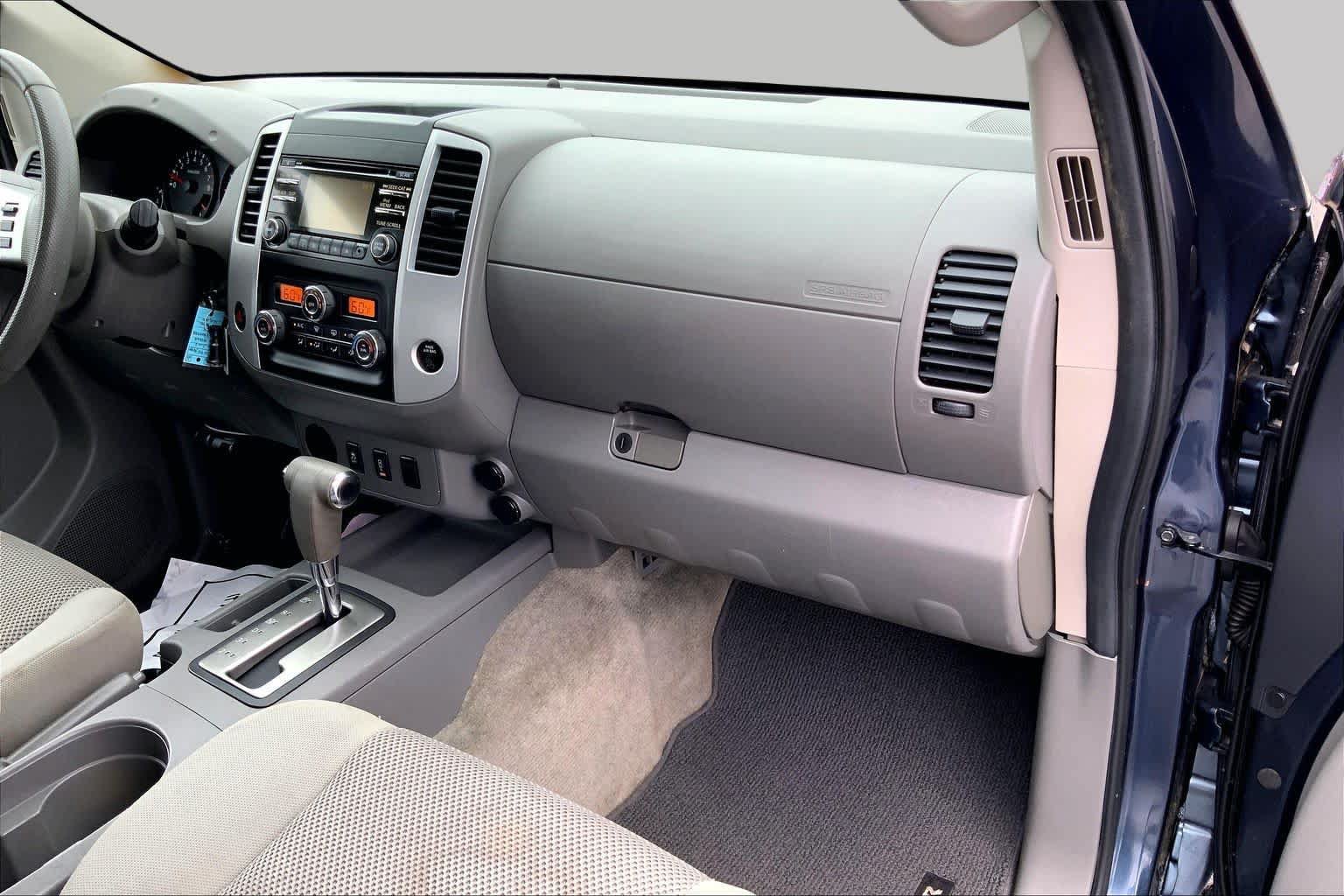 Used 2013 Nissan Frontier SV w/ SV Value Truck Pkg RWD image 17