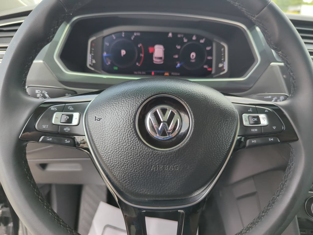Used 2020 Volkswagen Tiguan SEL AWD/4WD image 46