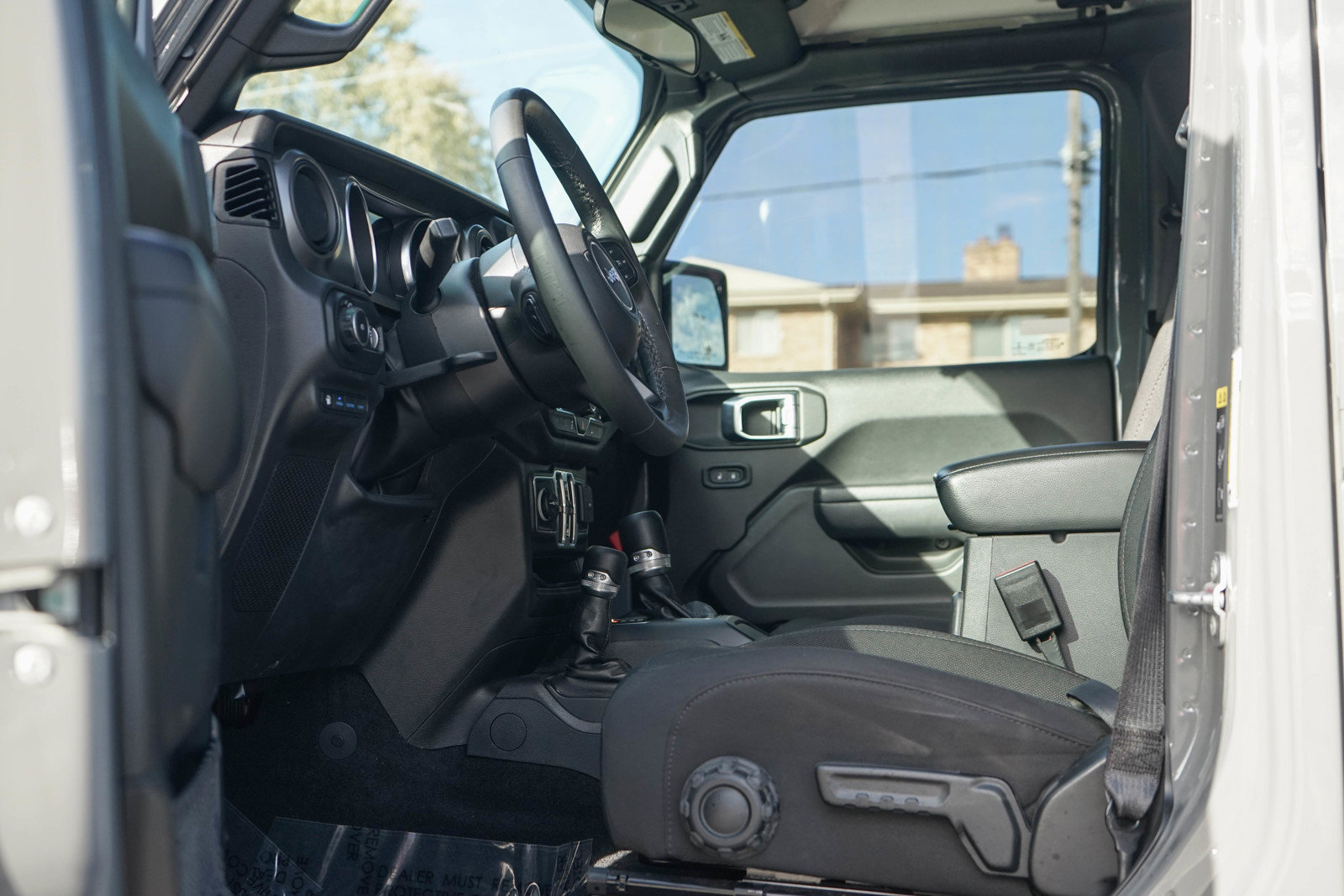 Used 2023 Jeep Wrangler Unlimited w/ Cold Weather Group image 15