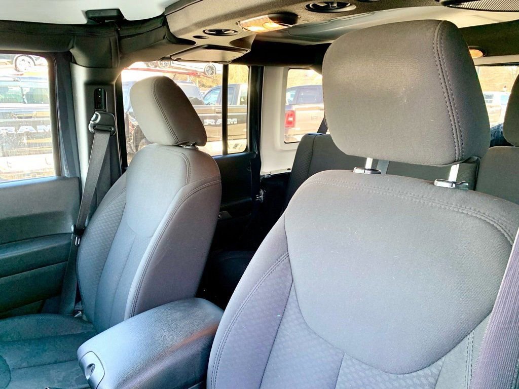 Used 2017 Jeep Wrangler Unlimited Sport w/ Quick Order Package 24S image 10