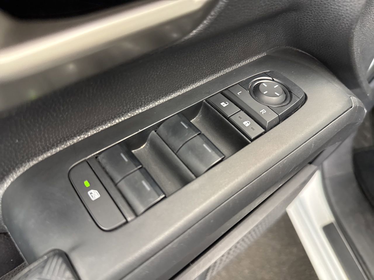 Used 2024 Toyota Tacoma TRD Off-Road image 35