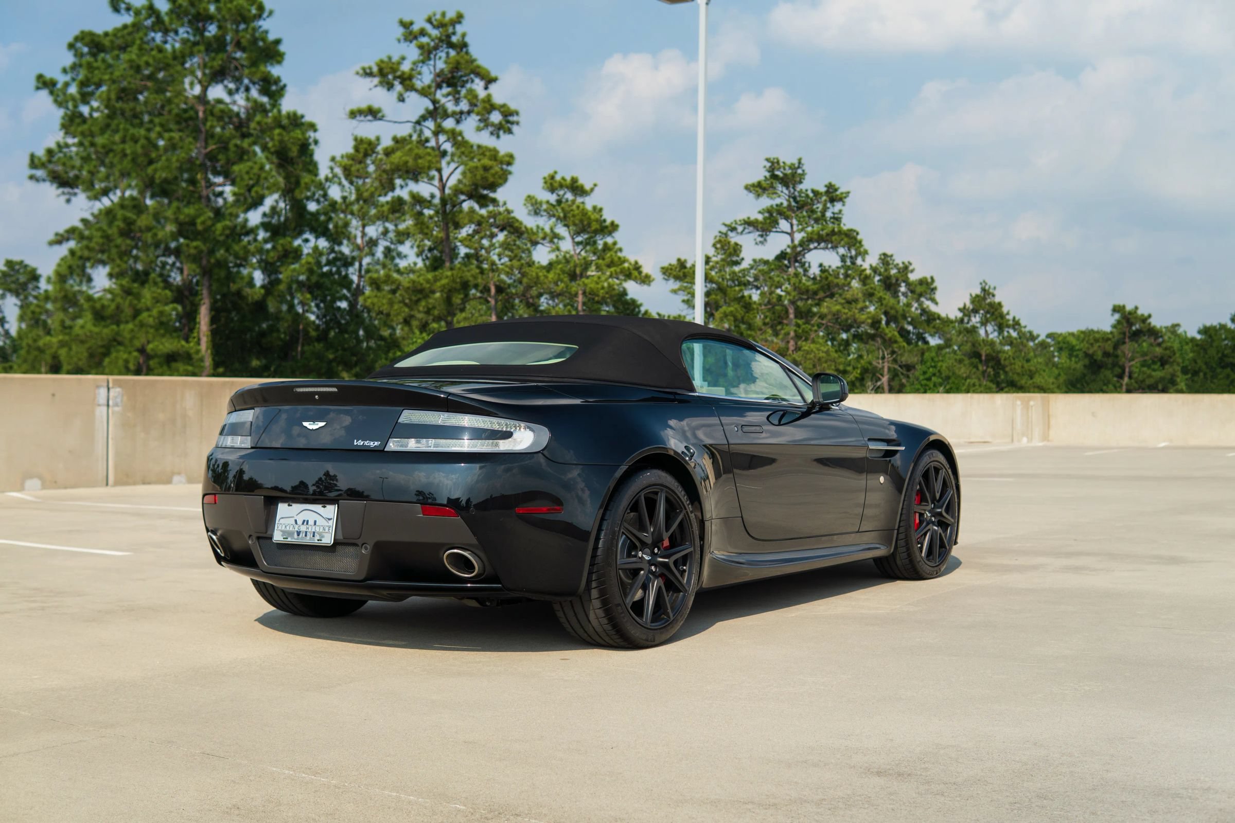Used 2013 Aston Martin V8 Vantage Roadster RWD image 6