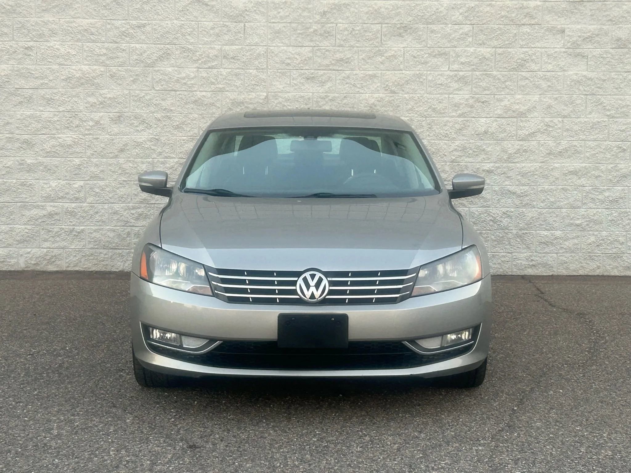 Used 2014 Volkswagen Passat TDI SE FWD image 2