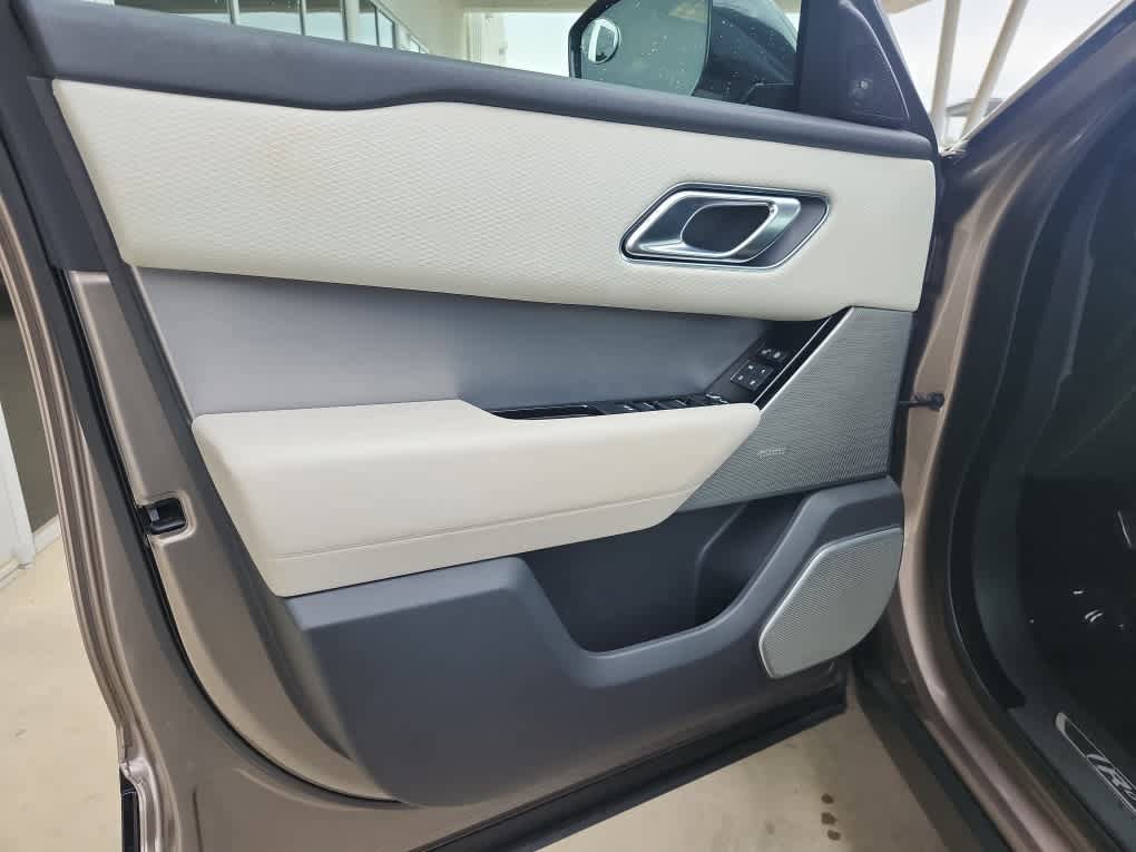 Used 2019 Land Rover Range Rover Velar R-Dynamic SE AWD/4WD image 11