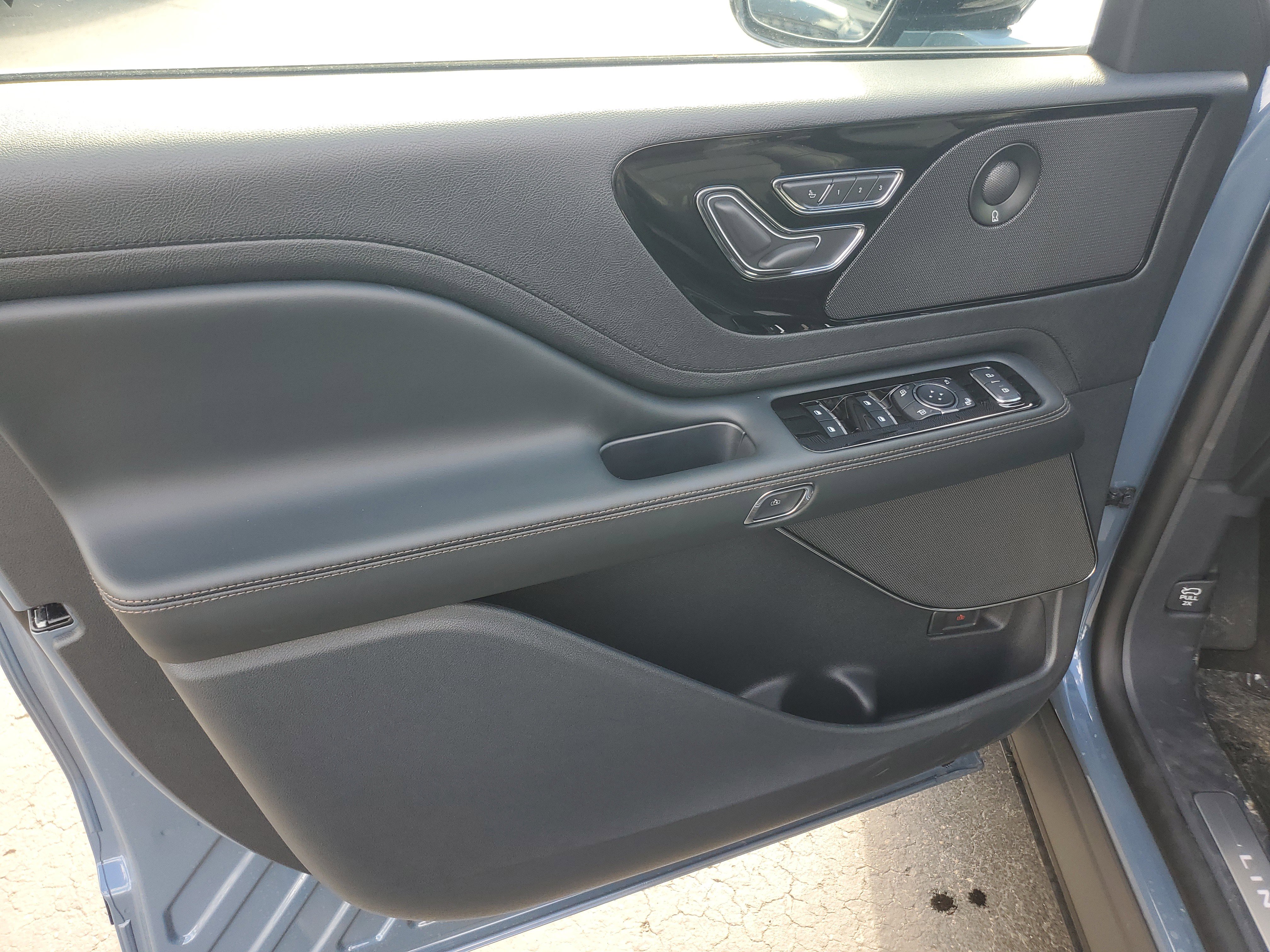 New 2026 Lincoln Aviator Reserve image 8