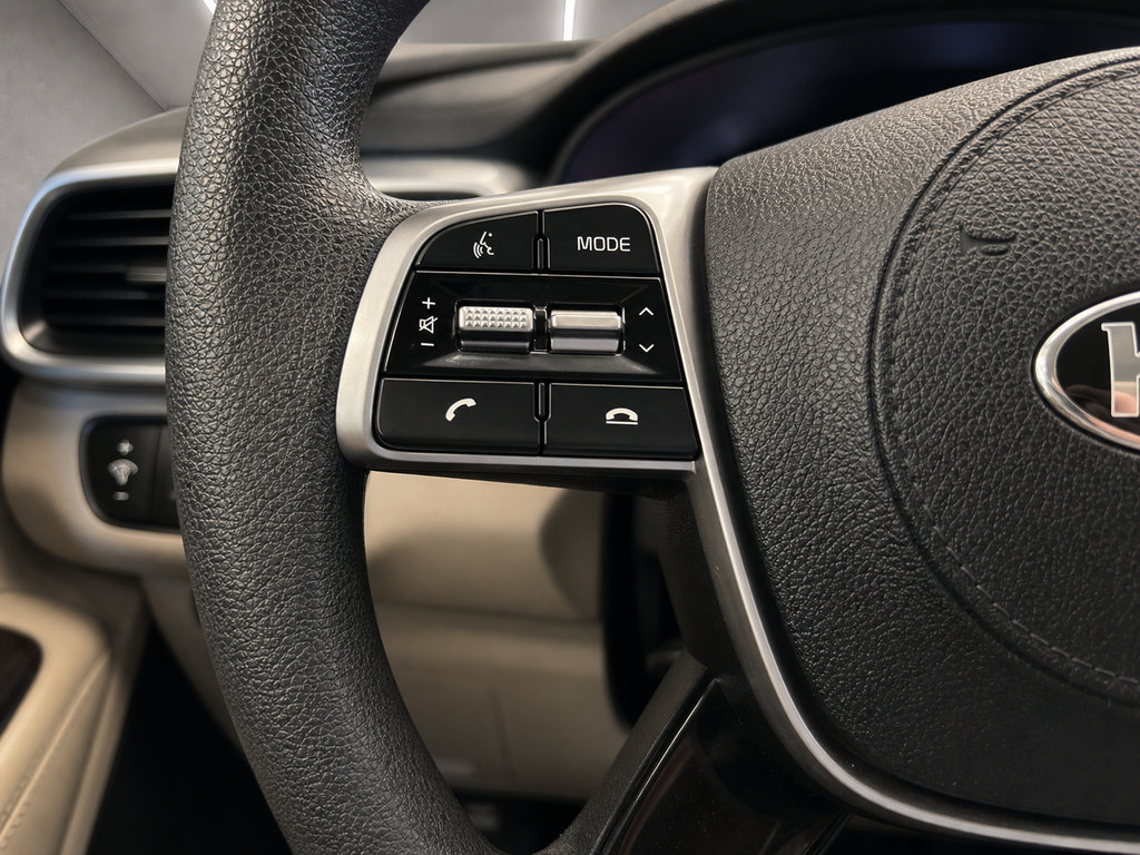 Used 2019 Kia Sorento AWD image 4