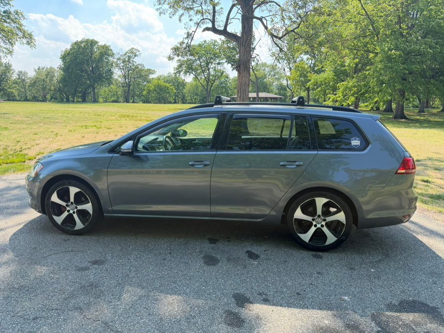 Used 2017 Volkswagen Golf S FWD image 2