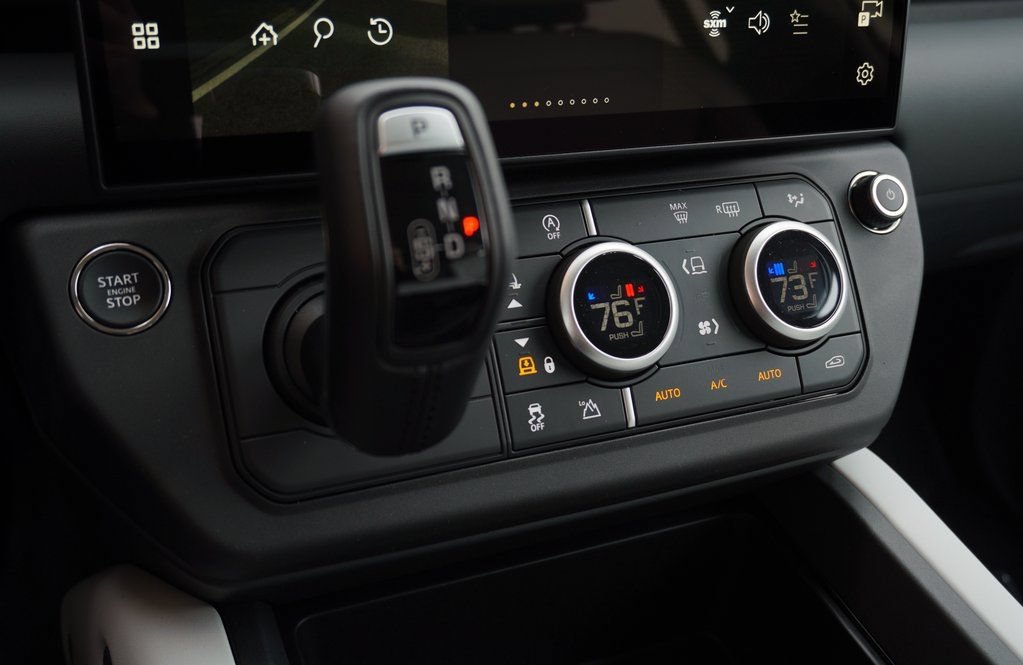 Certified 2026 Land Rover Defender 130 X-Dynamic SE AWD/4WD image 28