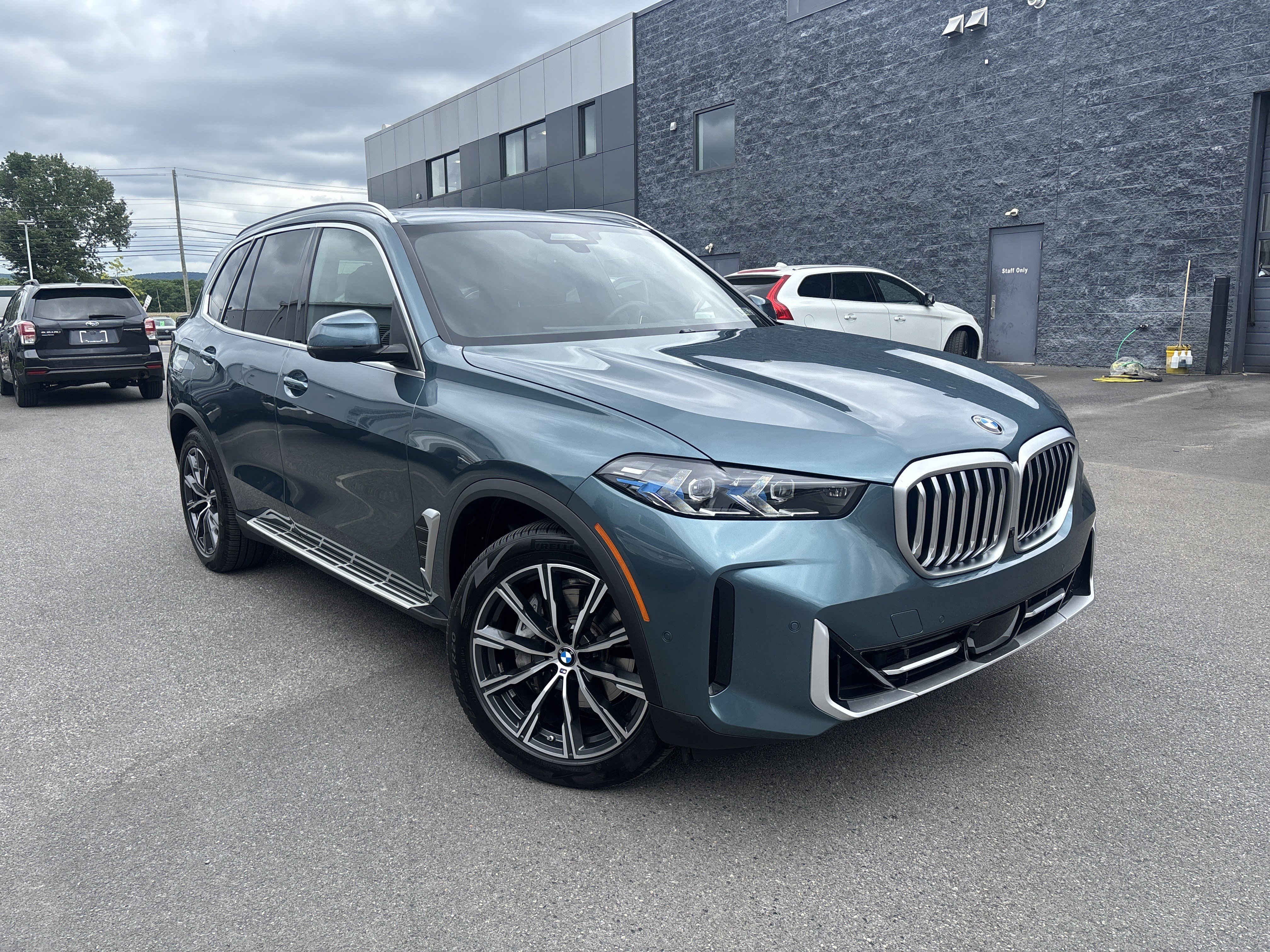 Used 2025 BMW X5 xDrive40i AWD/4WD image 2