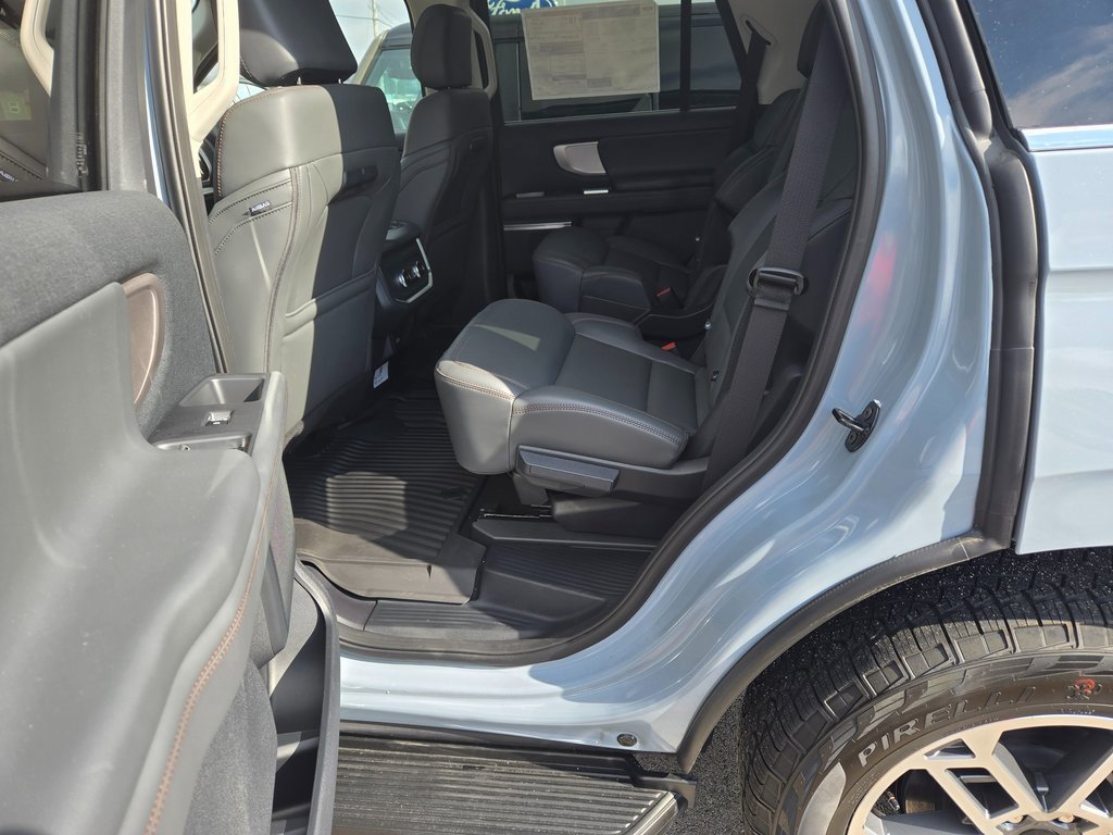 New 2025 Ford Expedition Active image 8