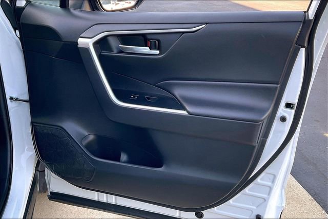 Used 2019 Toyota RAV4 XLE w/ Convenience Package FWD image 24