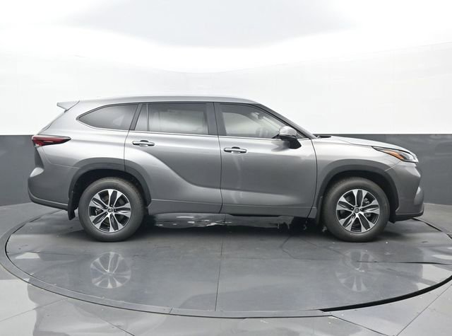 New 2026 Toyota Highlander XLE AWD/4WD image 2
