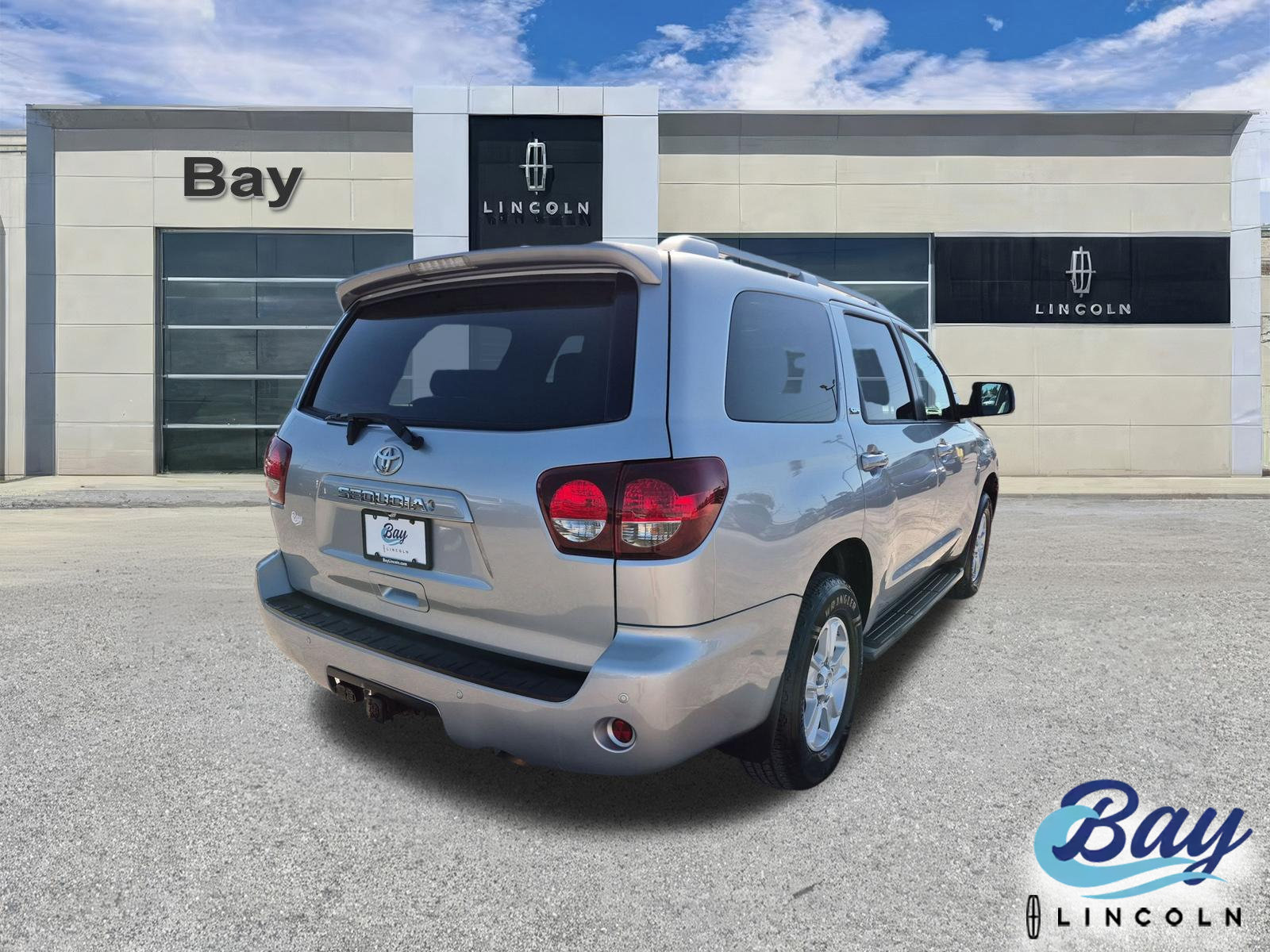 Used 2018 Toyota Sequoia SR5 w/ Premium Package AWD/4WD image 5