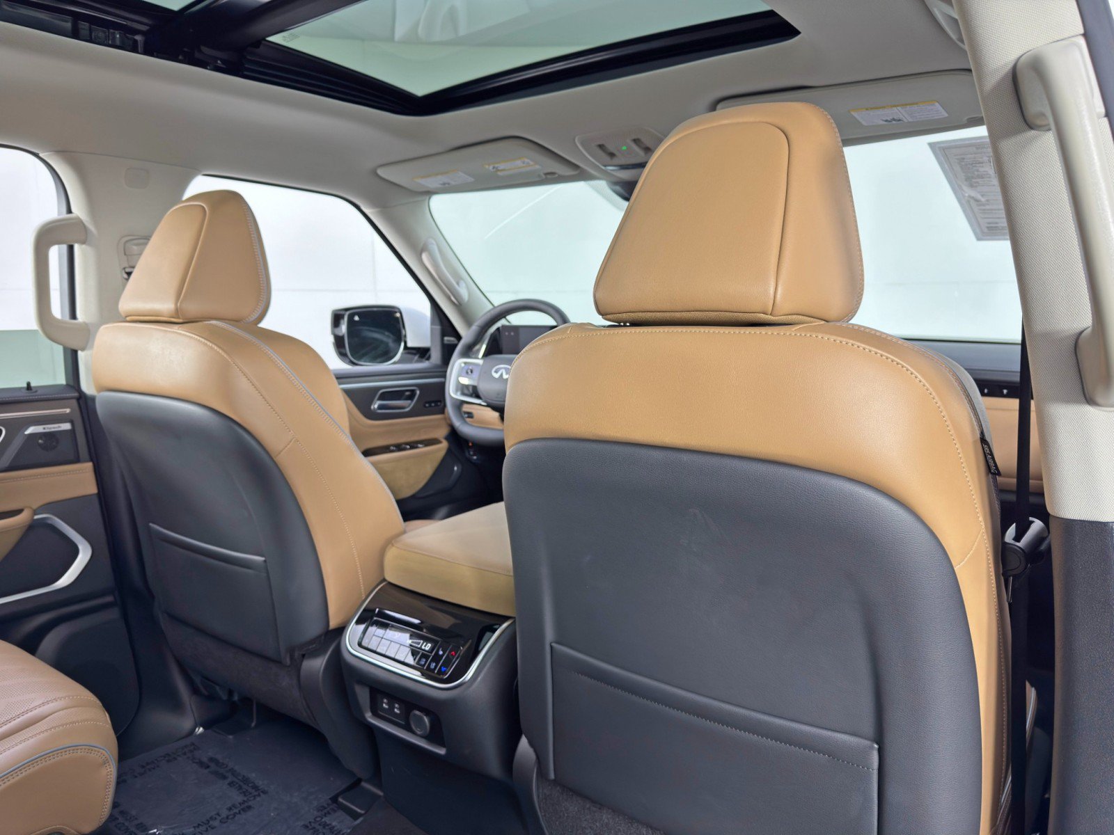 Used 2025 INFINITI QX80 Luxe w/ Cargo Package AWD/4WD image 39