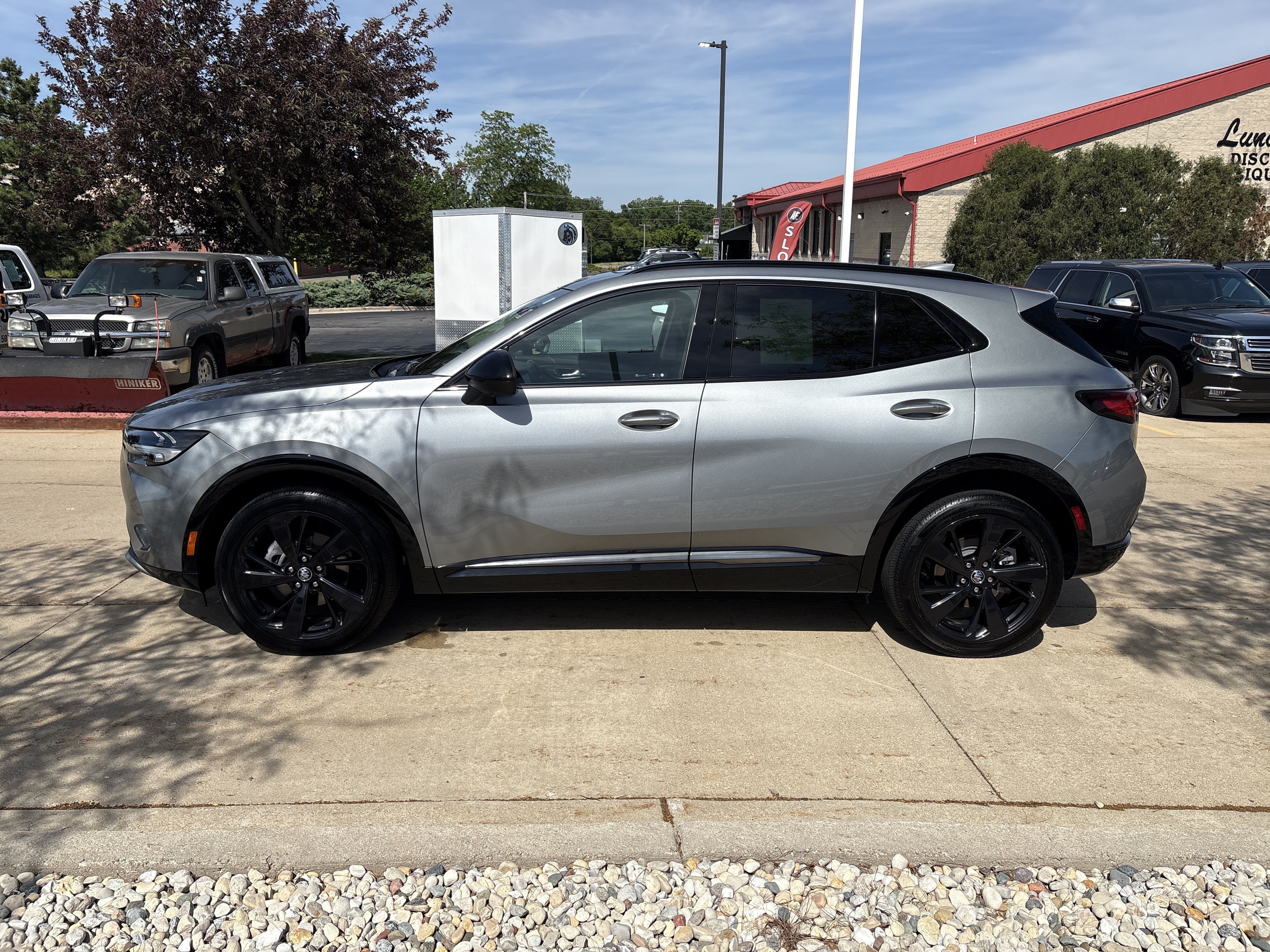 Used 2023 Buick Envision Essence w/ Technology Package I AWD/4WD image 8