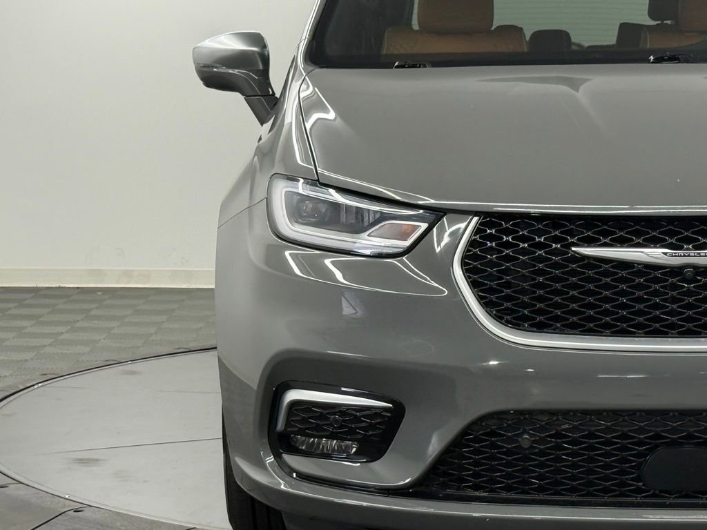 Used 2022 Chrysler Pacifica Pinnacle FWD image 9