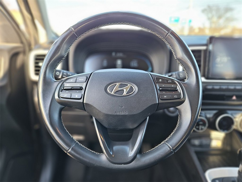 Used 2023 Hyundai Venue Limited image 22