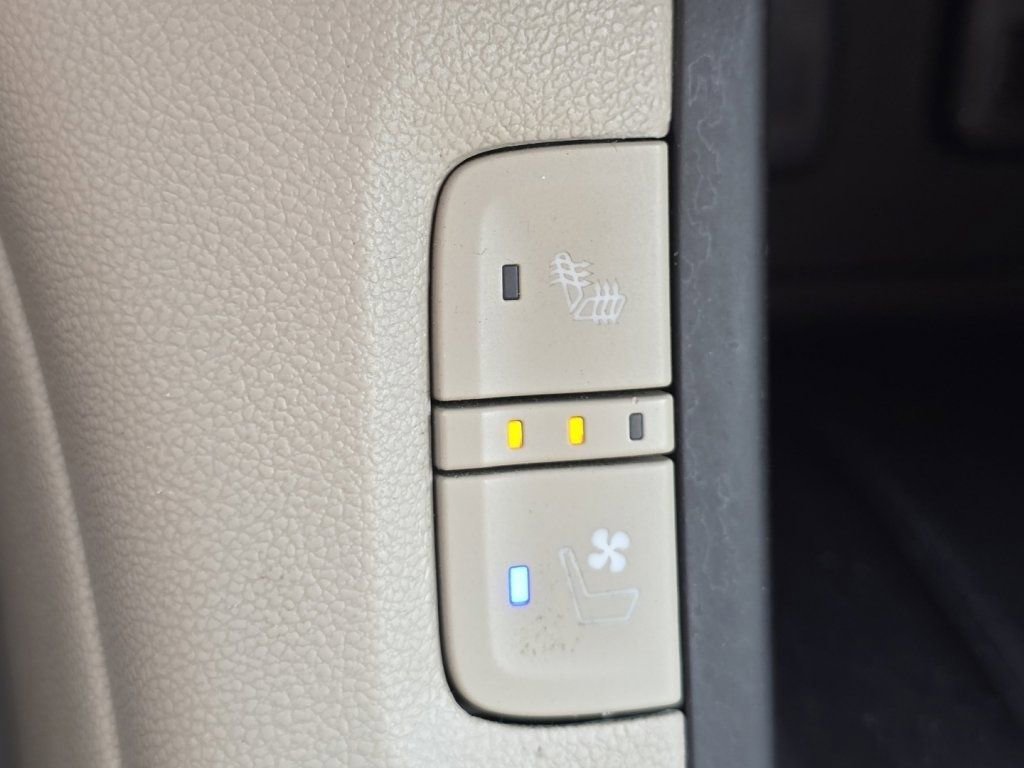 Used 2018 GMC Acadia Denali w/ Technology Package AWD/4WD image 7