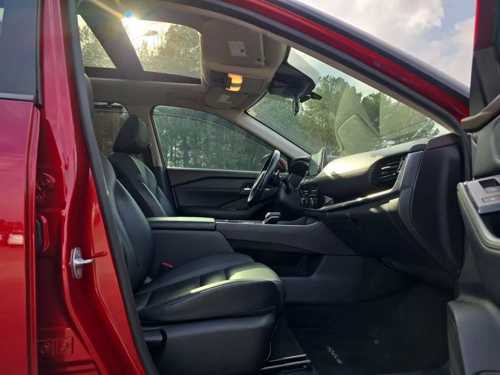 Used 2022 Nissan Rogue SV w/ SV Premium Package image 46