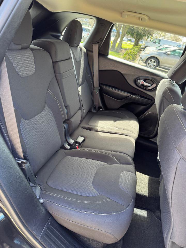 Used 2015 Jeep Cherokee Latitude image 15