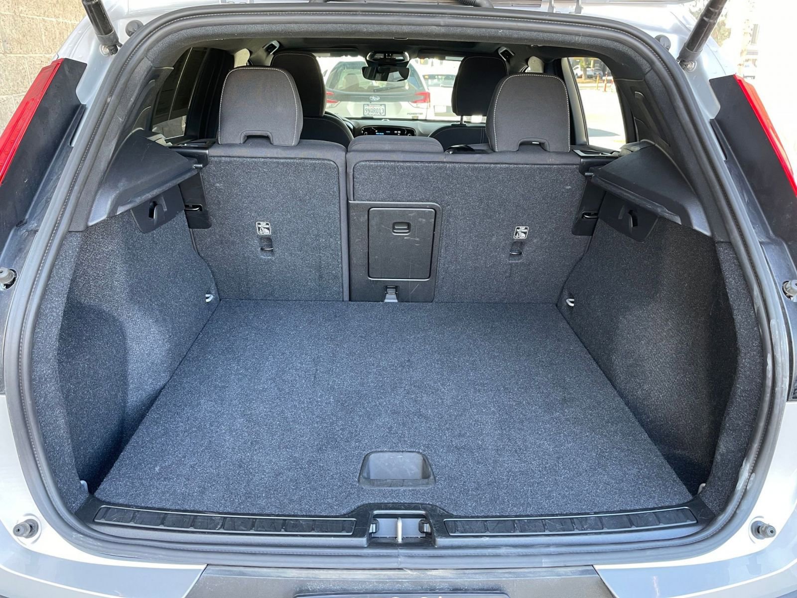 Used 2024 Volvo XC40 B5 Core image 34