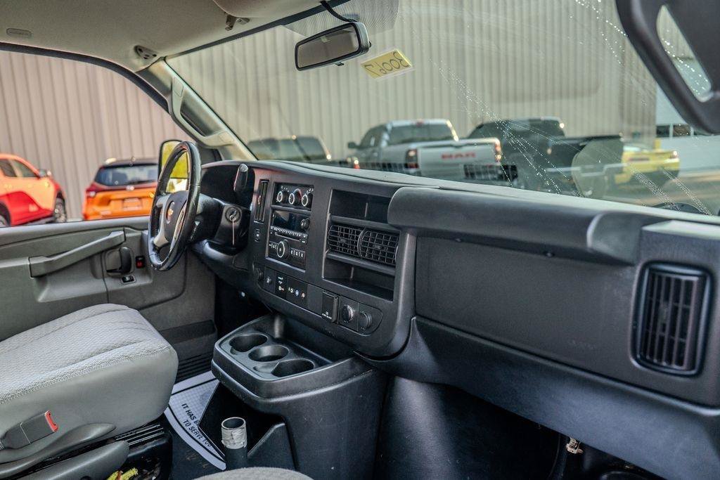 Used 2016 Chevrolet Express 2500 Extended RWD image 22