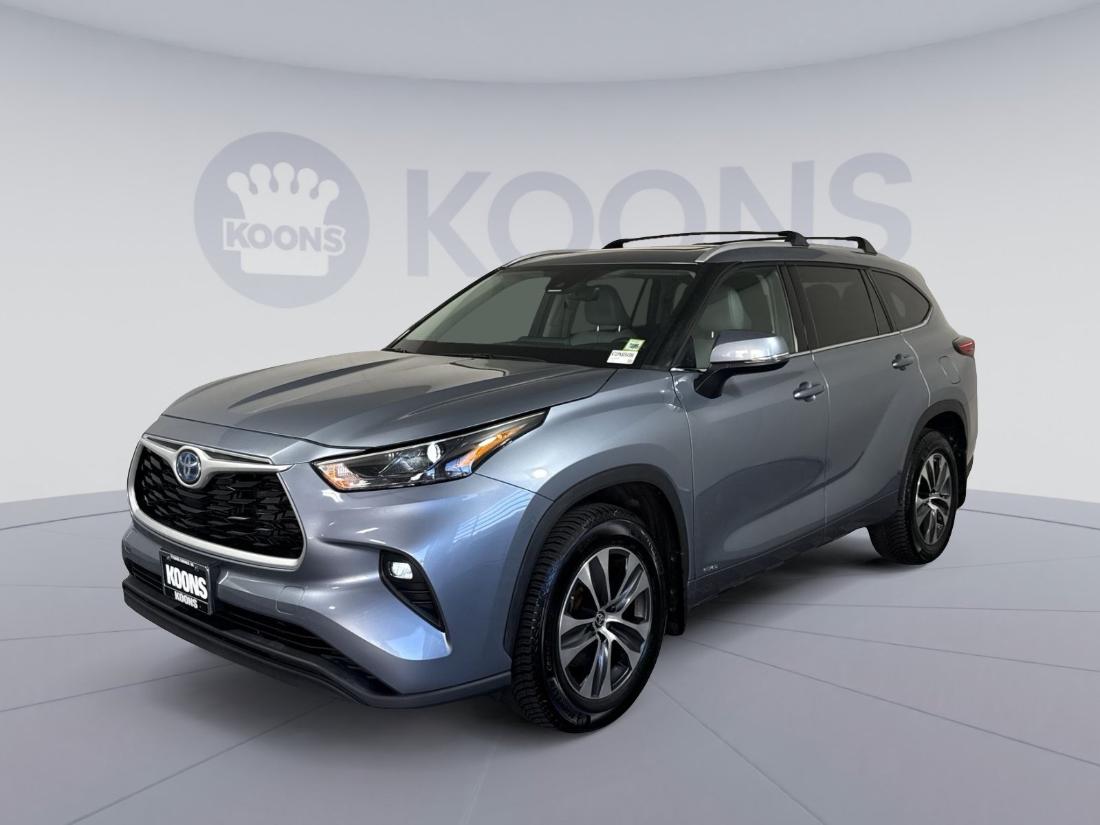 Used 2022 Toyota Highlander XLE AWD/4WD image 1