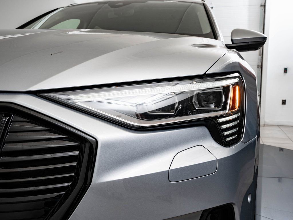 Used 2022 Audi e-tron Premium w/ Convenience Plus Package AWD/4WD image 15