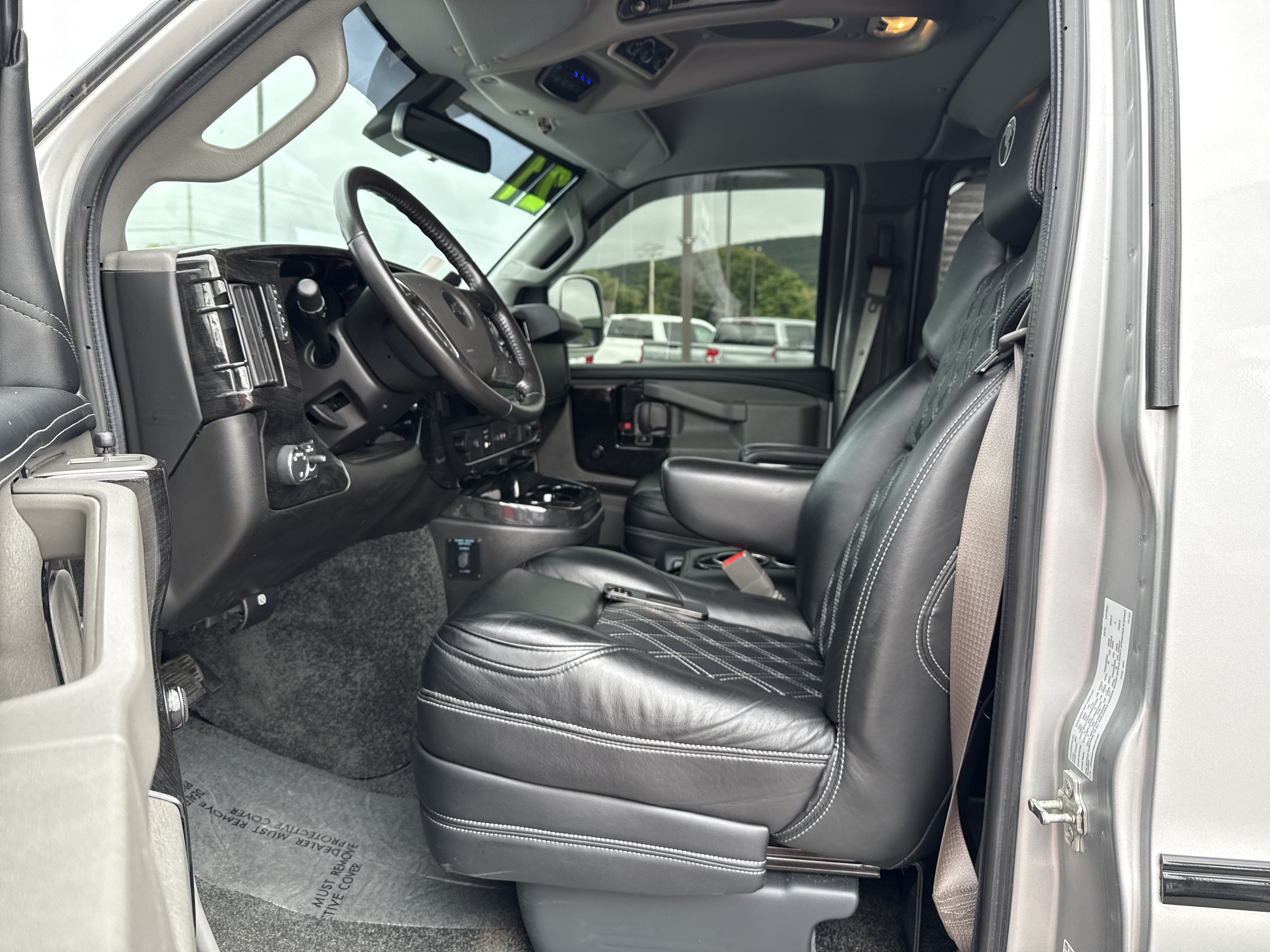 Used 2021 Chevrolet Express 2500 LS w/ Enhanced Convenience Package RWD image 12