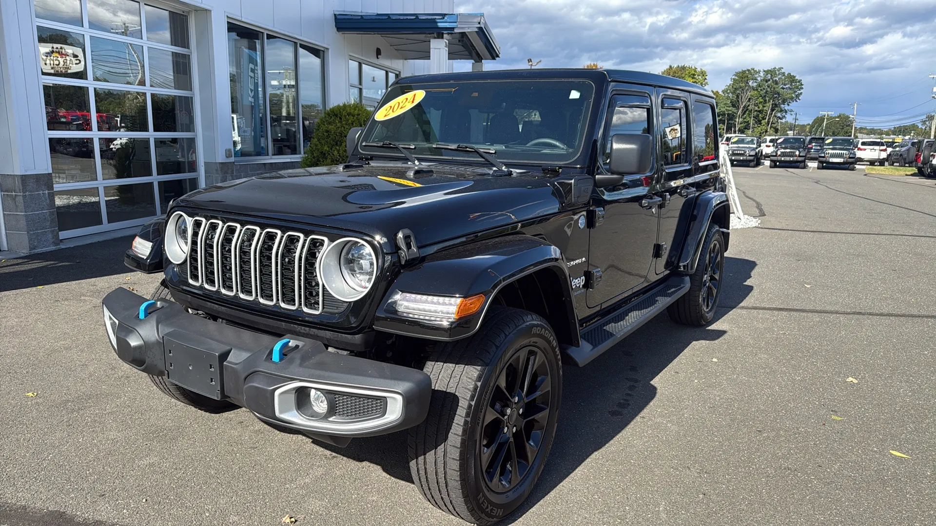 Used 2024 Jeep Wrangler Unlimited Sahara w/ Technology Group AWD/4WD image 14