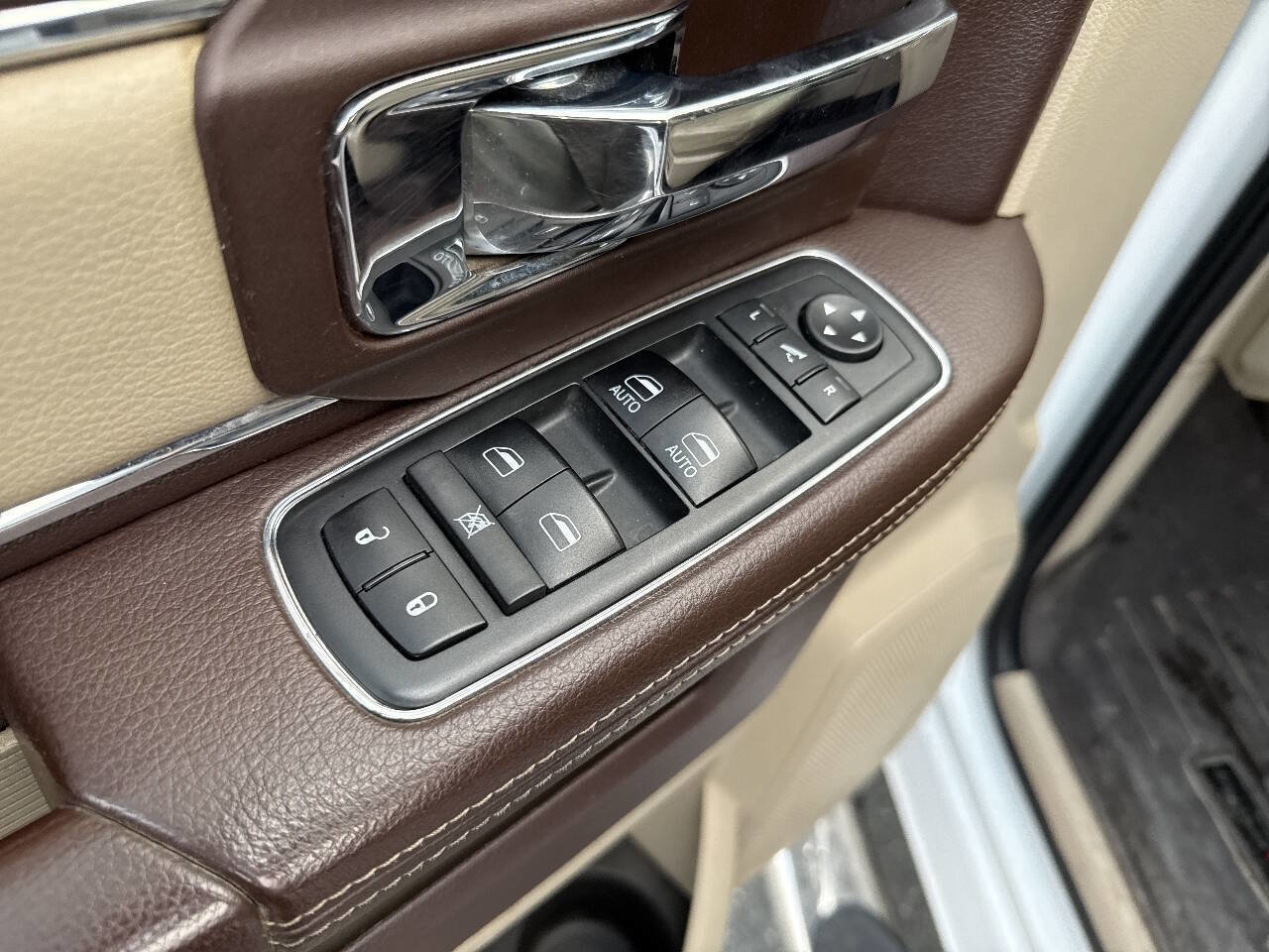 Used 2018 RAM 3500 Laramie image 24