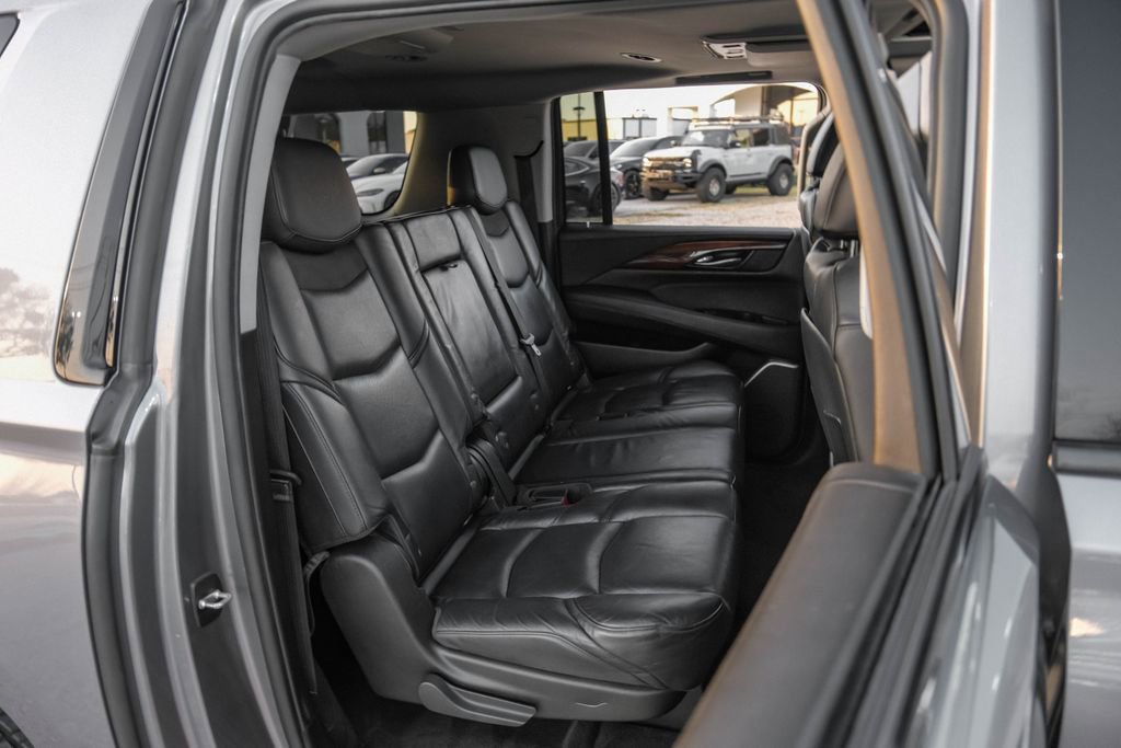 Used 2020 Cadillac Escalade ESV Luxury w/ Escalade Sport Edition image 40
