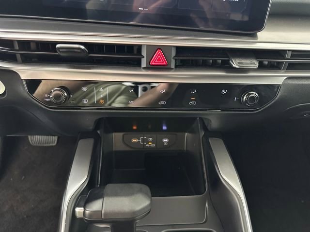 Used 2025 Kia Sorento LX image 23