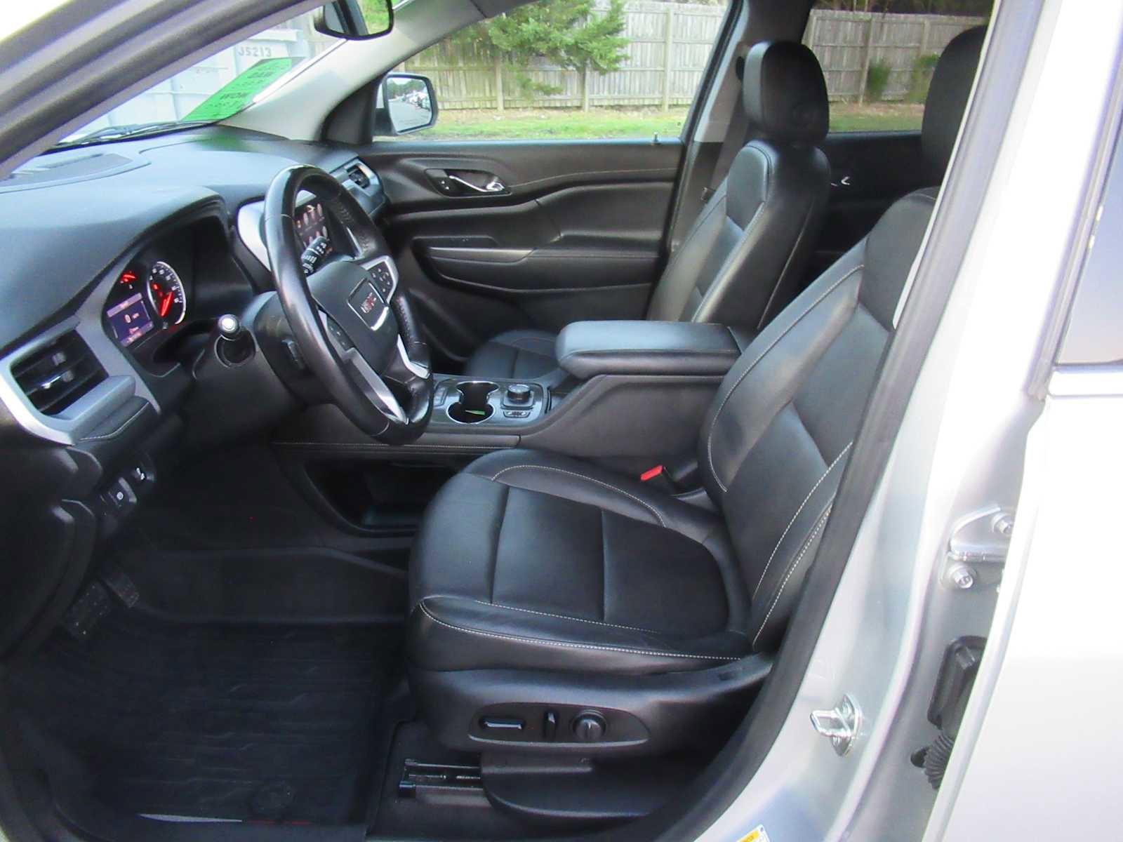 Used 2020 GMC Acadia SLT w/ LPO, Floor Liner Package FWD image 14