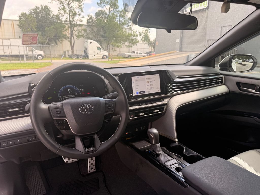 Used 2025 Toyota Camry SE FWD image 7
