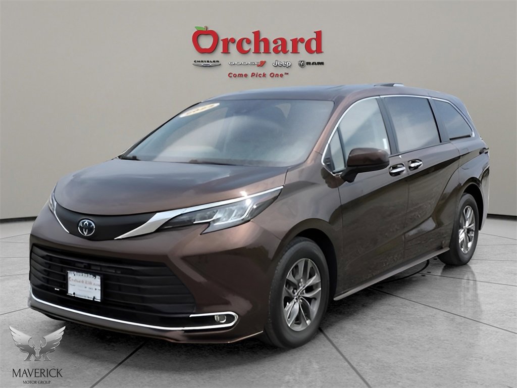 Used 2022 Toyota Sienna XLE