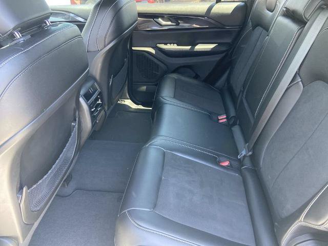 Used 2023 Jeep Grand Cherokee Altitude AWD/4WD image 20