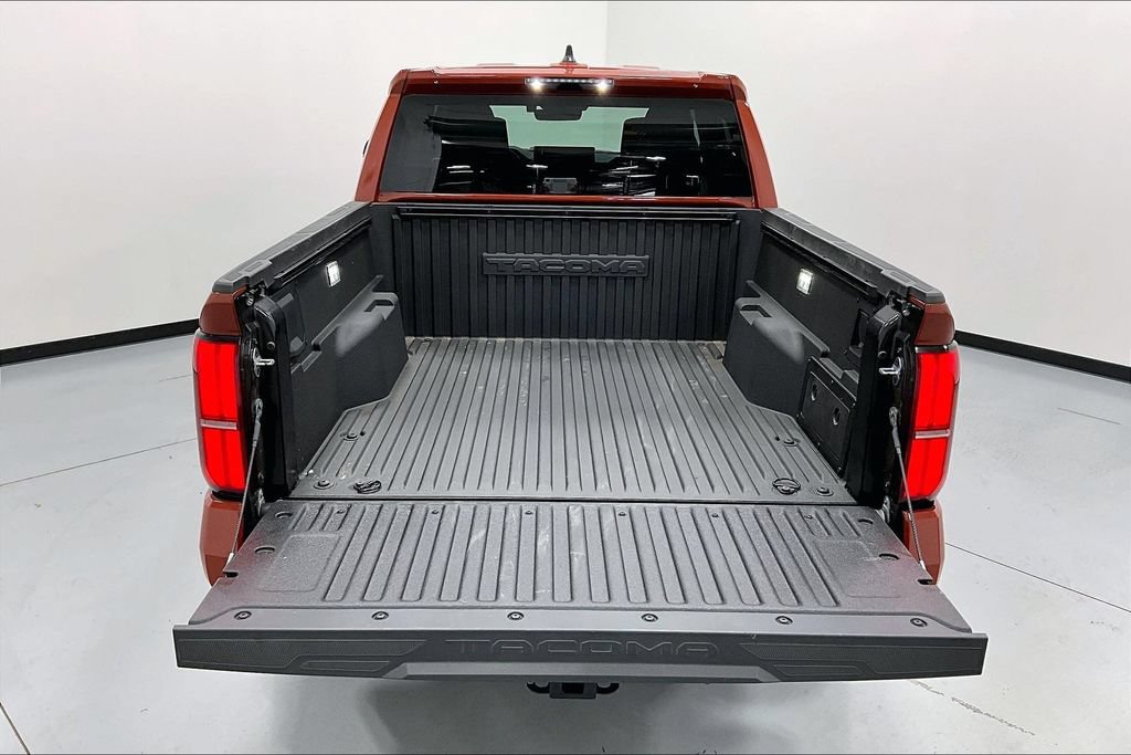 Used 2025 Toyota Tacoma TRD Sport AWD/4WD image 34