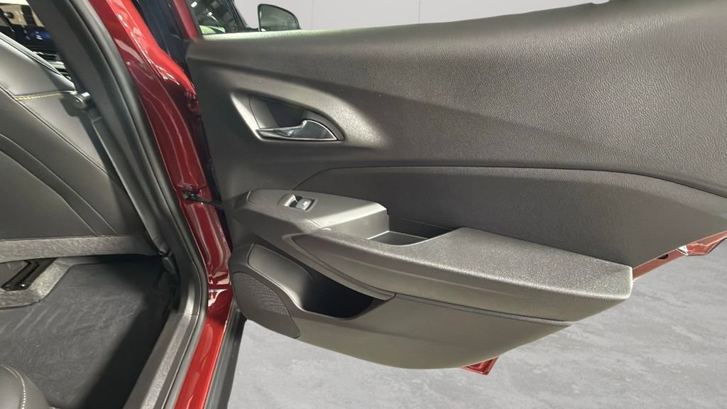 Certified 2025 Chevrolet Trax LT w/ Driver Confidence Package image 30