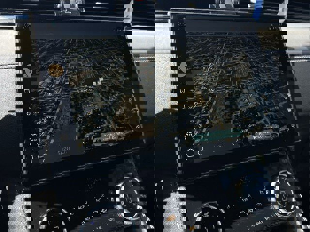 Certified 2025 Jaguar F-PACE R-Dynamic S image 27