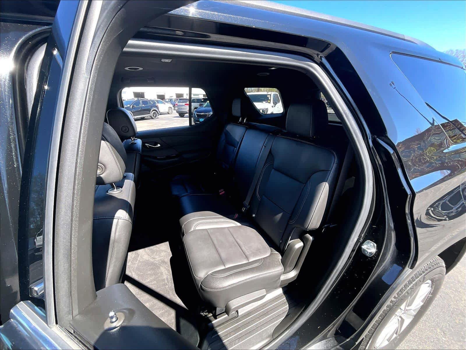 Used 2023 Chevrolet Traverse LT AWD/4WD image 14
