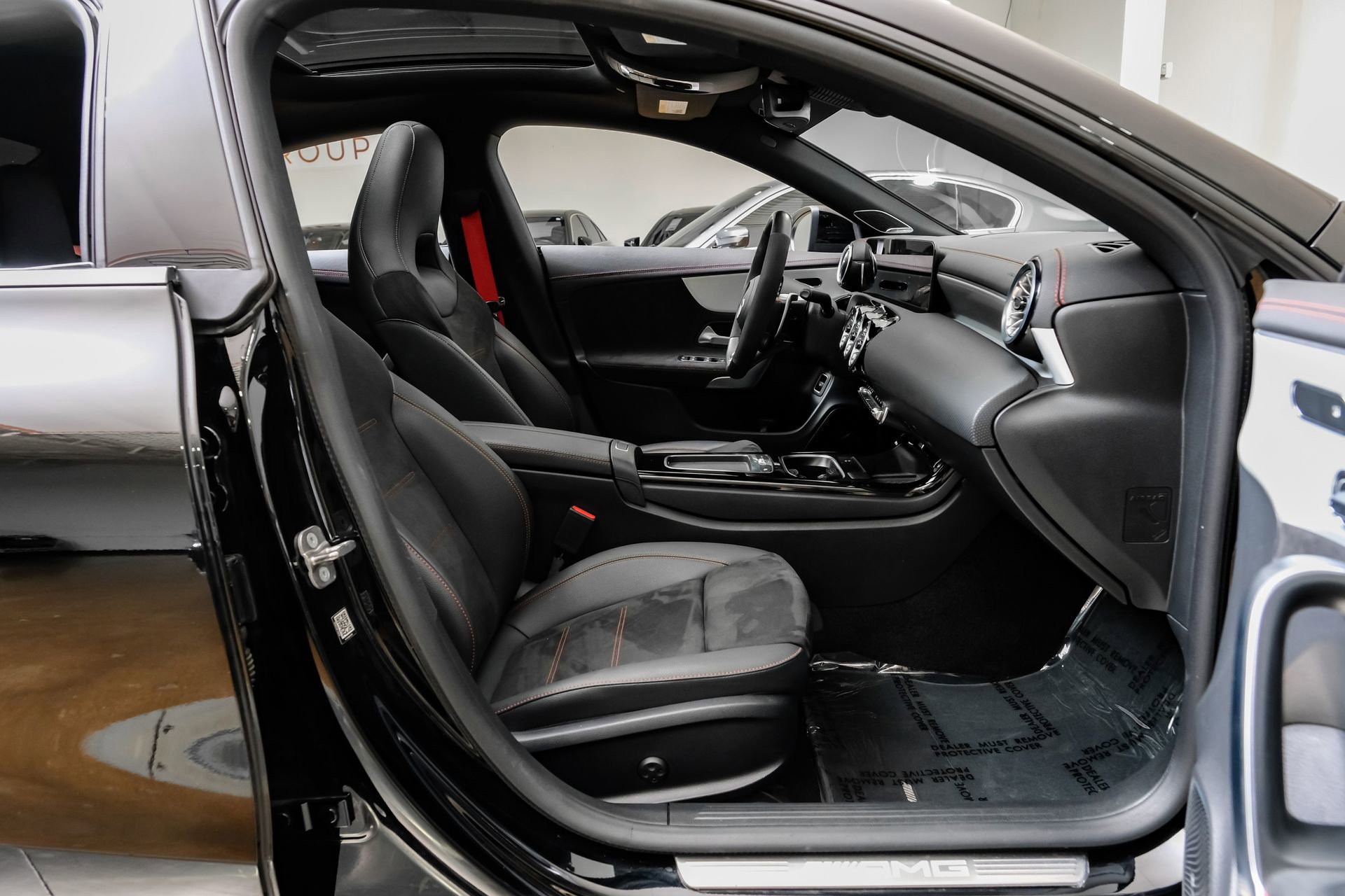 Used 2024 Mercedes-Benz CLA 35 AMG 4MATIC image 34