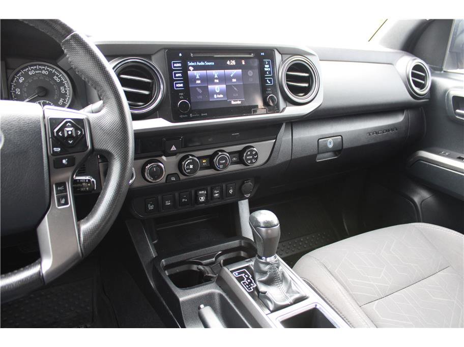 Used 2018 Toyota Tacoma TRD Off-Road w/ Technology Package image 24