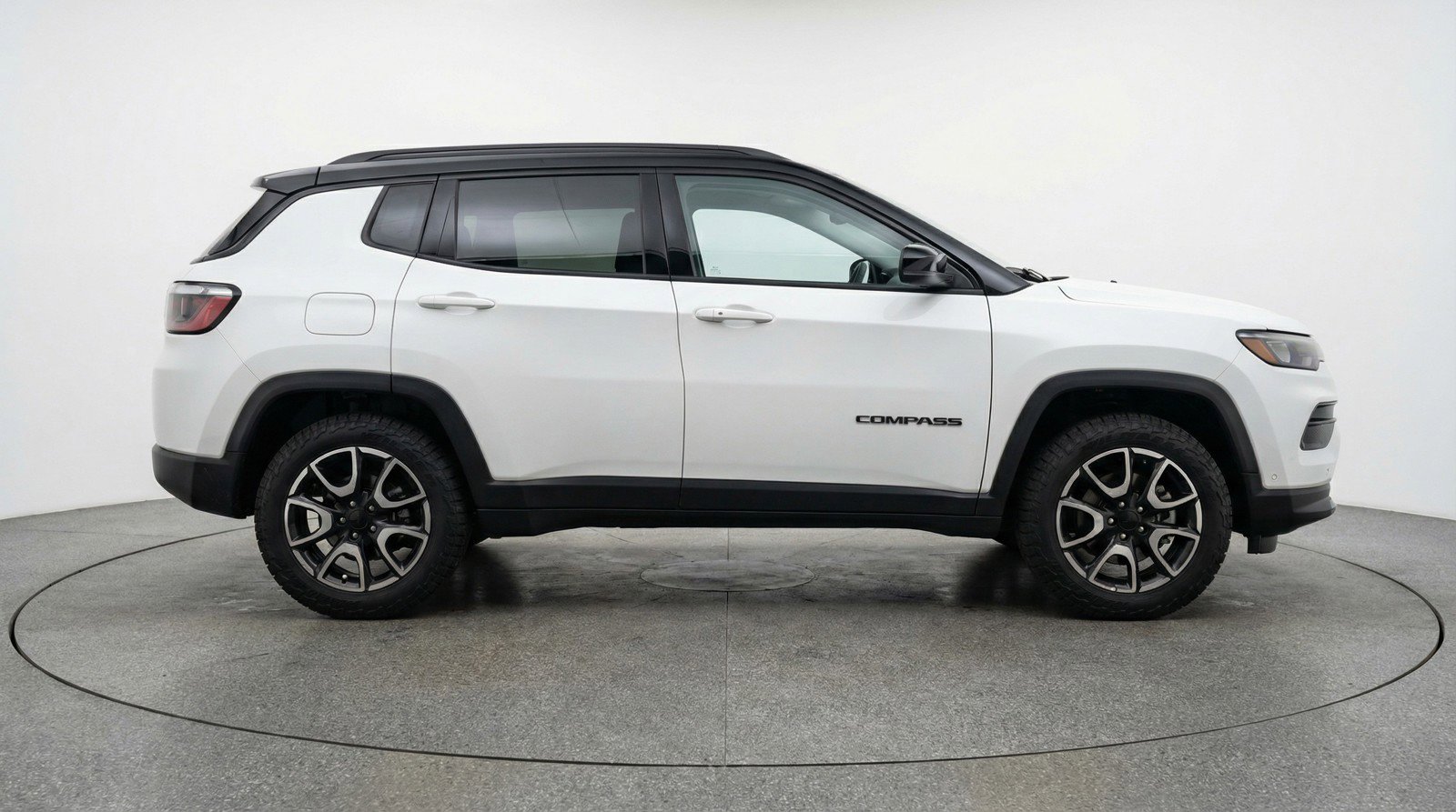 Used 2025 Jeep Compass Trailhawk image 11