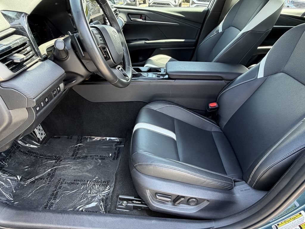 Used 2025 Toyota Camry SE FWD image 27