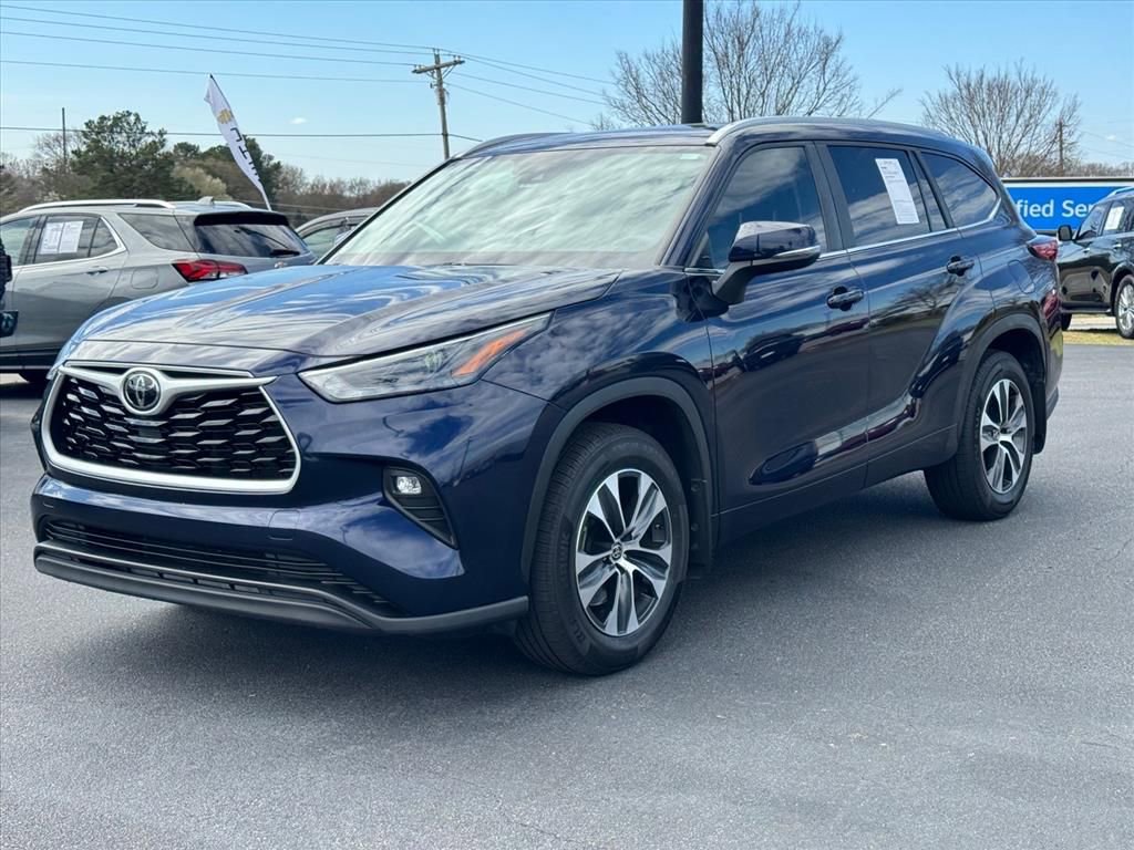 Used 2023 Toyota Highlander XLE image 7