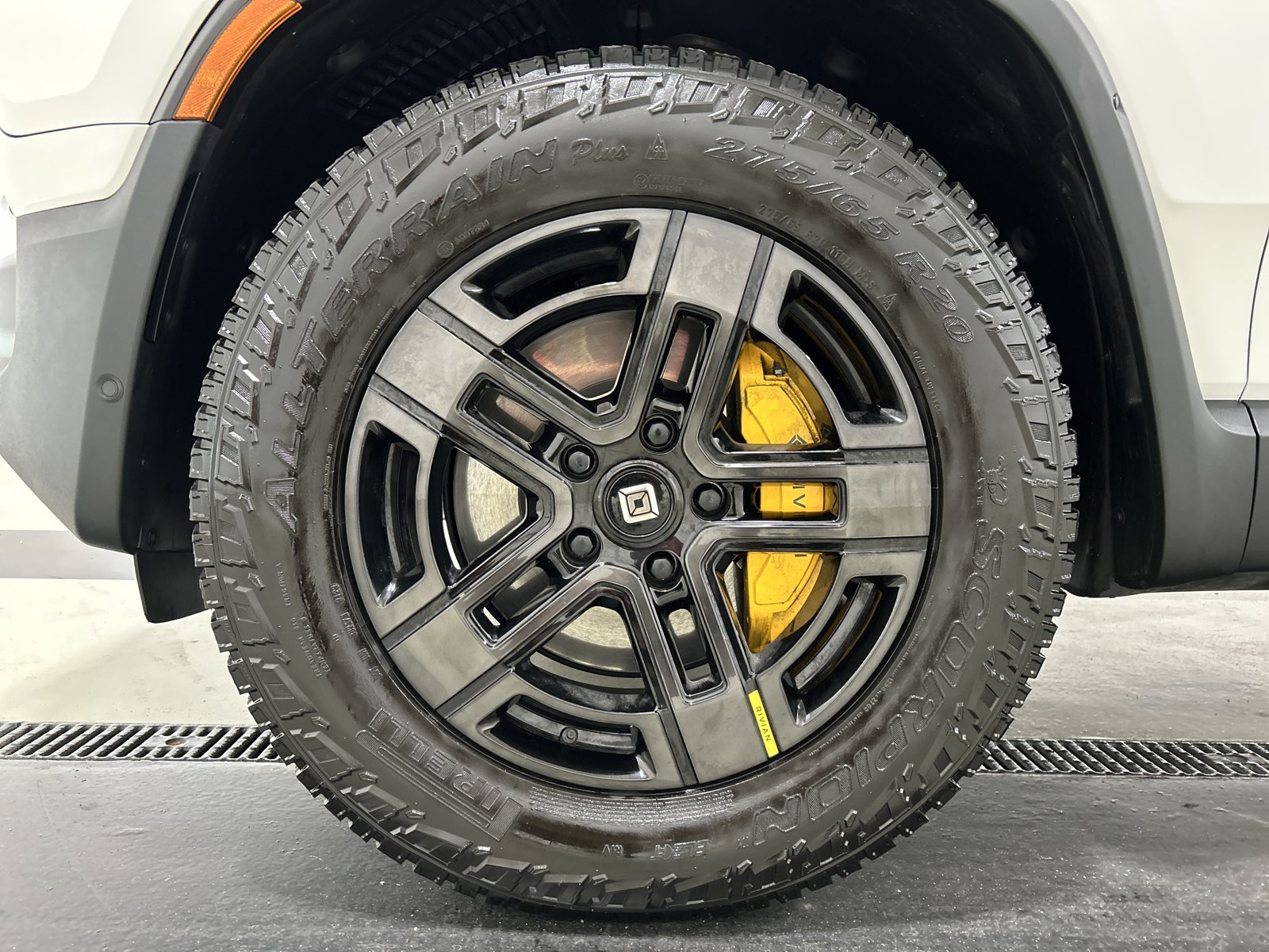 Used 2023 Rivian R1S Adventure AWD/4WD image 9
