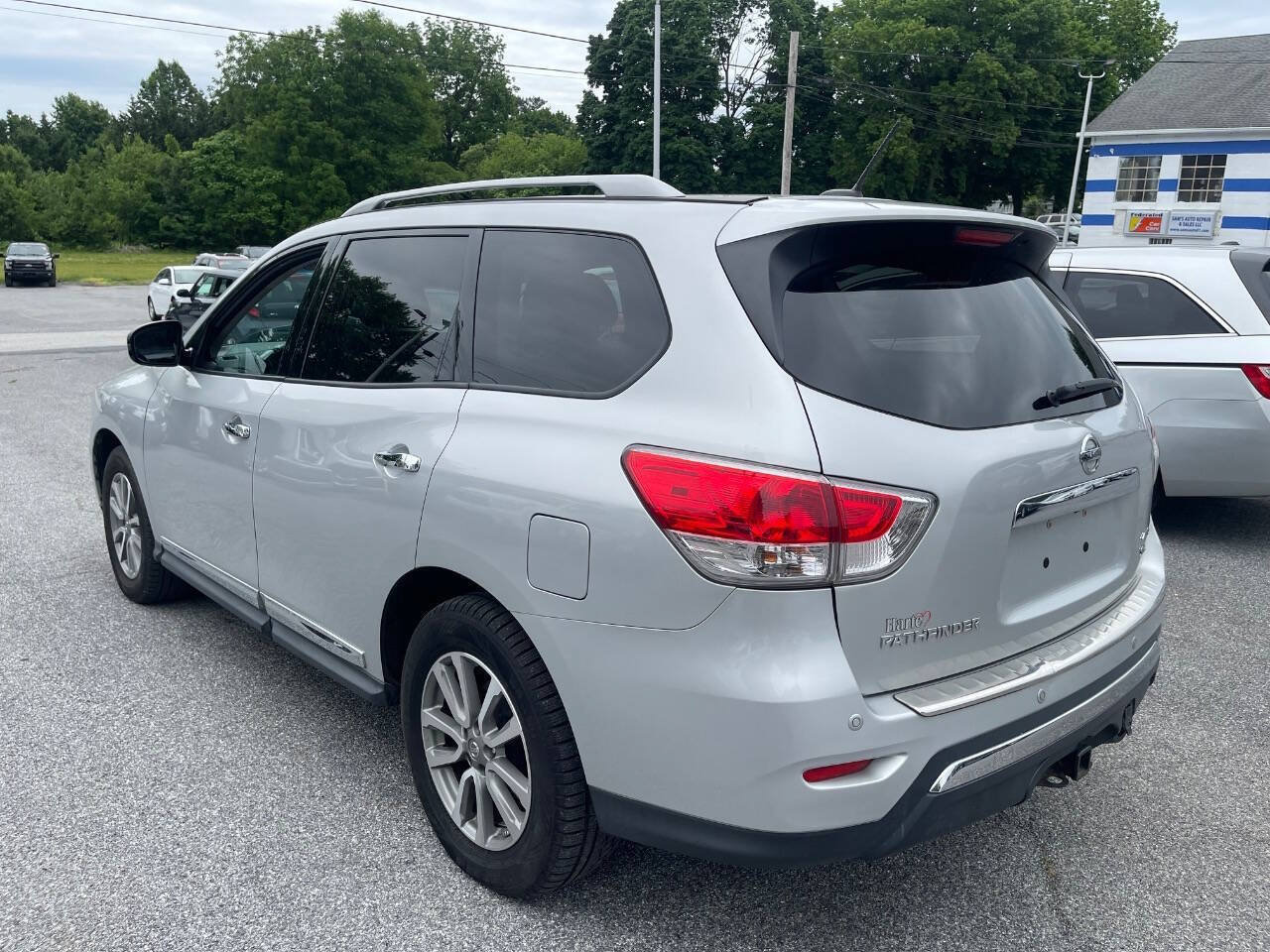 Used 2016 Nissan Pathfinder SL w/ SL Premium Package AWD/4WD image 8
