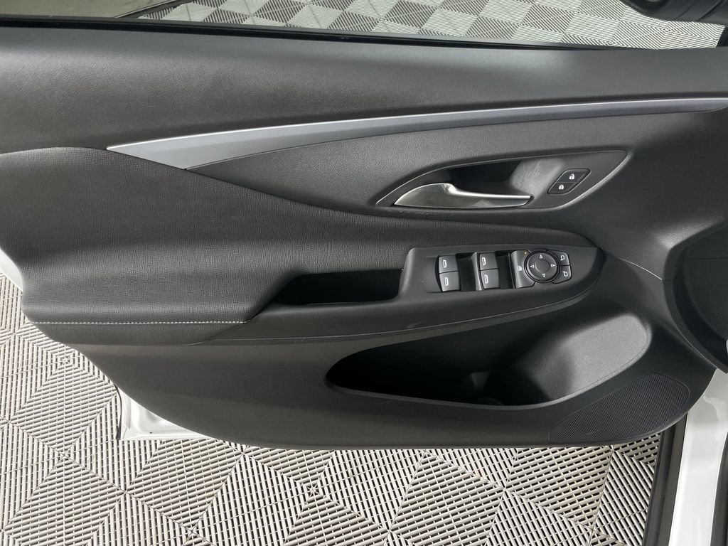 Used 2025 Buick Envista Preferred image 20